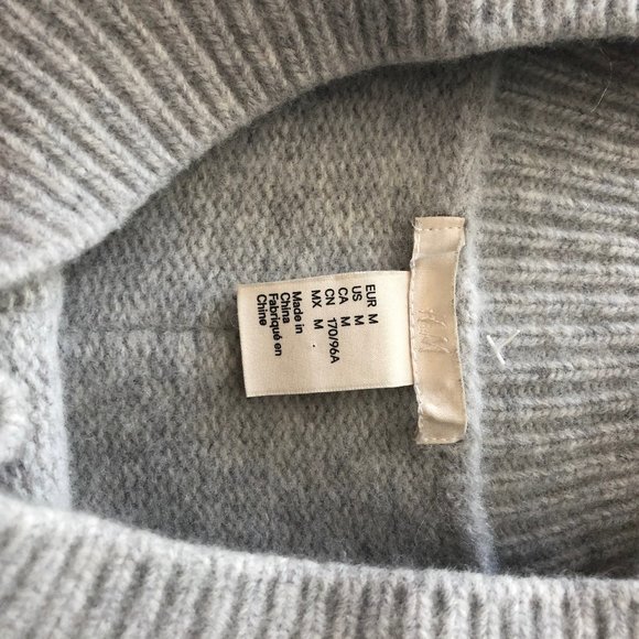 MOVING SALE!! H&M Light Gray Thick Wool Cashmere Oversized Sweater - Picture 2 of 4